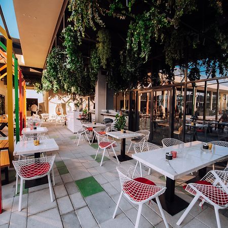 Studio One Hotel Дубай Экстерьер фото
