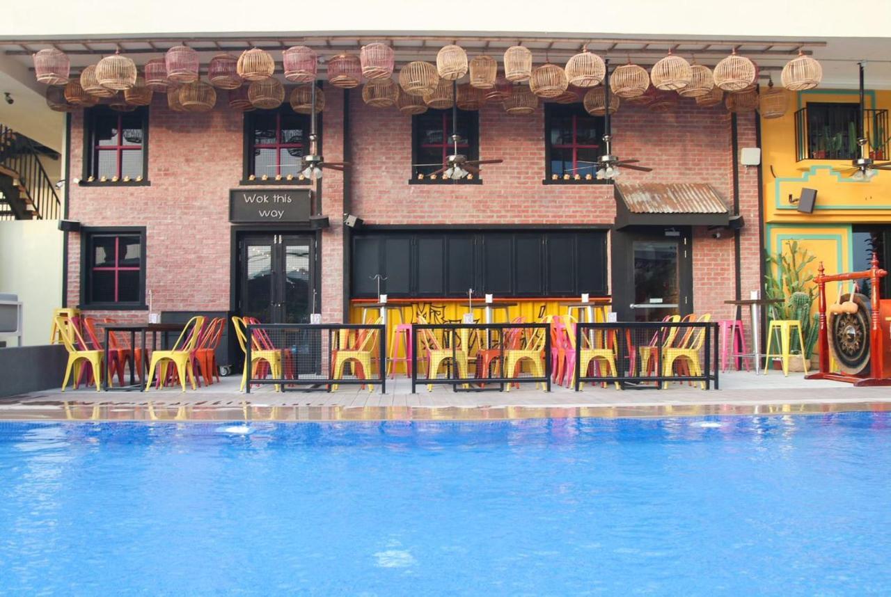 Studio One Hotel Дубай Экстерьер фото