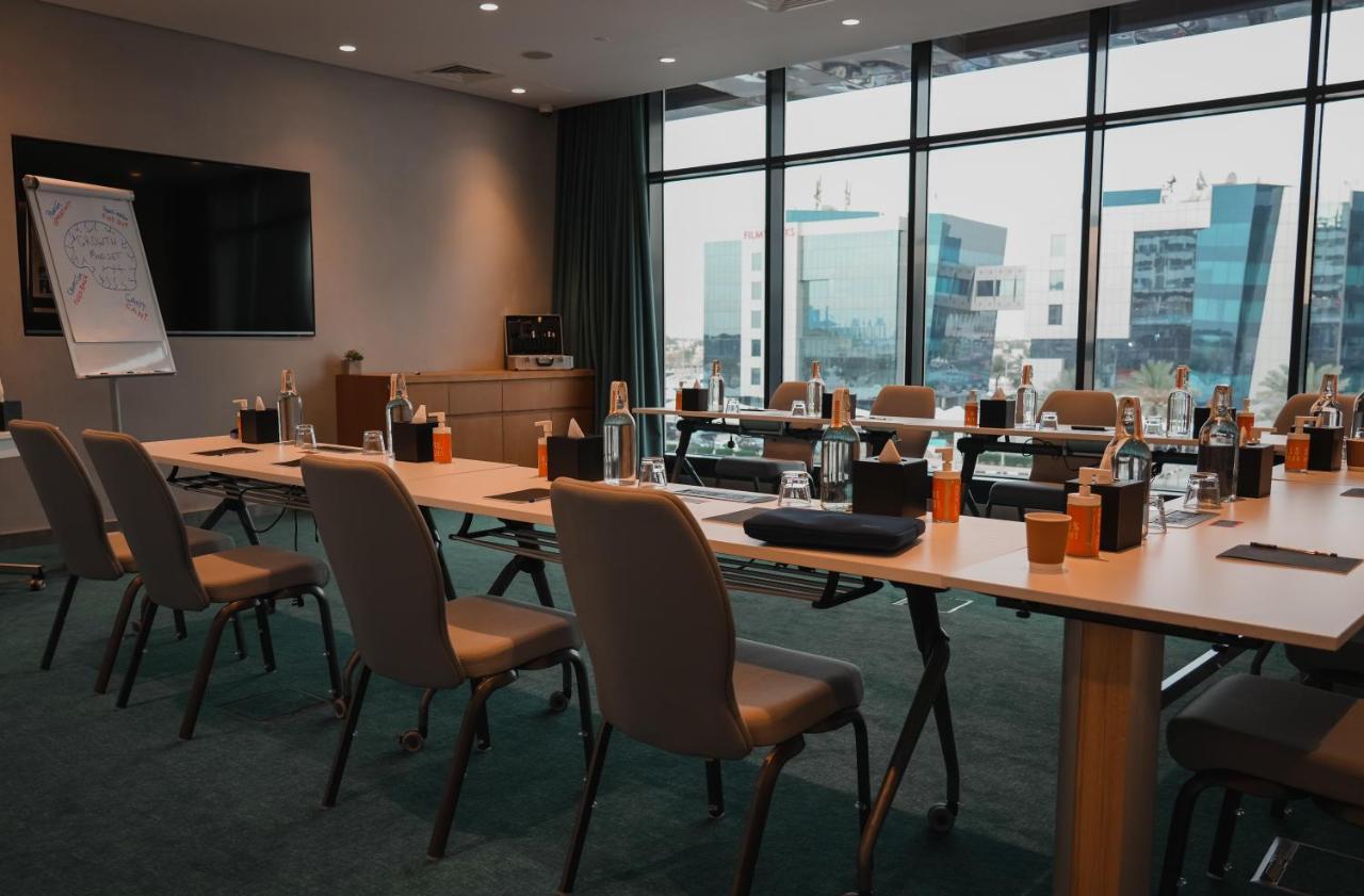 Studio One Hotel Дубай Экстерьер фото