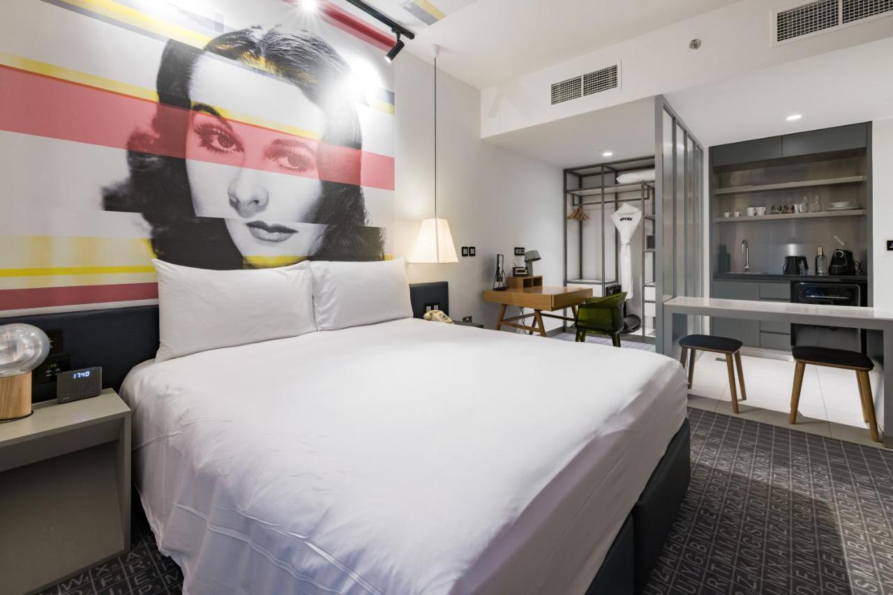 Studio One Hotel Дубай Экстерьер фото