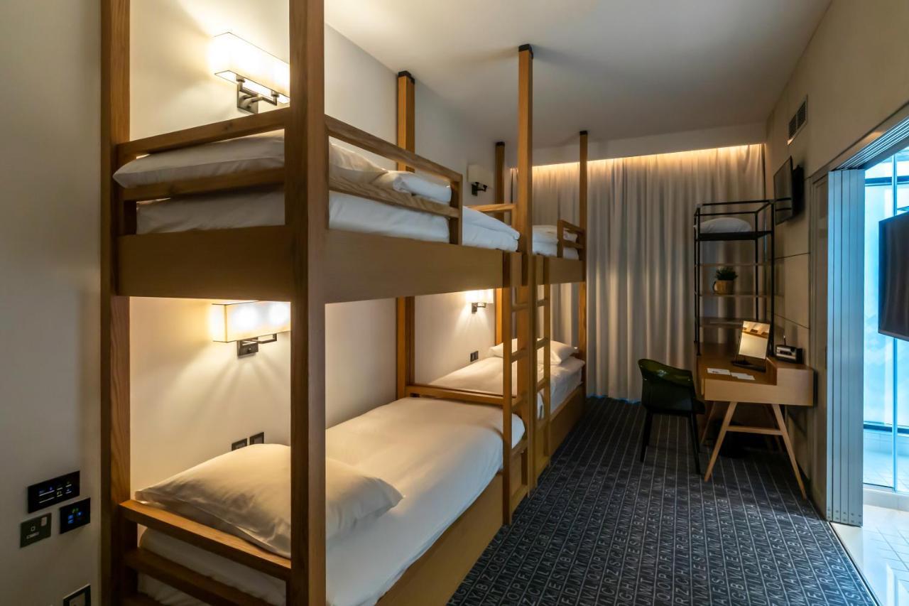 Studio One Hotel Дубай Экстерьер фото
